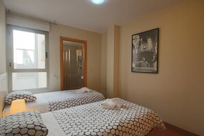 4 soverom, strykejern/-brett, wi-fi (inkludert) og sengetøy