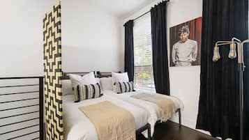 2 bedrooms, iron/ironing board, internet, bed sheets