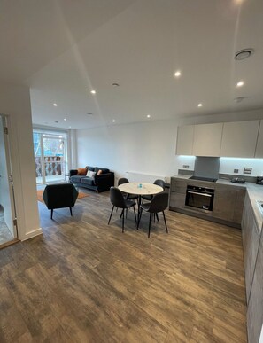 Interior - Brand new 1 bed luxury apartment, Balcony with amazing views (Barking)
