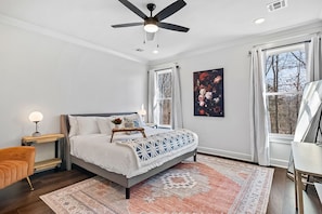 A bedroom with a bed, a ceiling fan, a window with curtains, a rug, and a painting on the wall. - Home with a fireplace, deck, washer/dryer, central AC - golf nearby (Bella Vista)