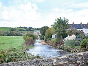 Property grounds - 3 bedroom accommodation in Colyton, near Lyme Regis (Colyton, near Lyme Regis)