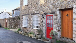 A stone building with a red door and white windows. - 3 bedroom accommodation in Colyton, near Lyme Regis (Colyton, near Lyme Regis)