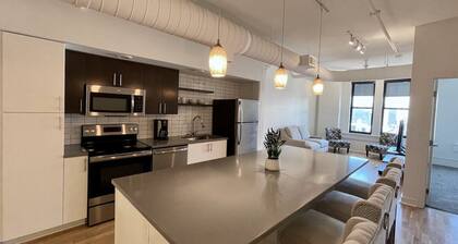 This serviced apartment is a 4 bedroom(s), 4 bathrooms, located in Omaha, NE.