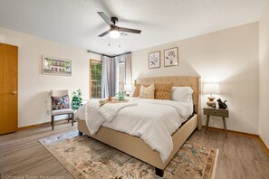 4 habitaciones, tabla de planchar con plancha y acceso a internet 