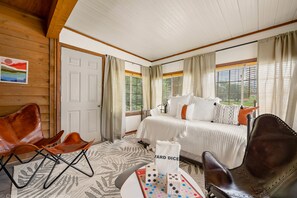 4 bedrooms, iron/ironing board, internet, bed sheets