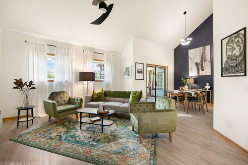 Charming Downtown Bentonville Home – Perfect for Bikers, Art Lovers & Adventure