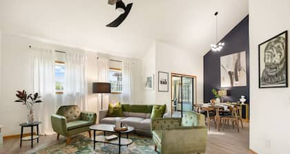 Charming Downtown Bentonville Home – Perfect for Bikers, Art Lovers & Adventure