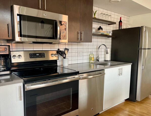 Fridge, microwave, oven, stovetop