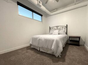 4 soverom, strykejern/-brett, reiseseng for barn og wi-fi (inkludert)