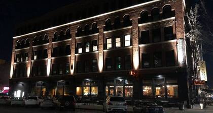 This serviced apartment is a 0 bedroom(s), 2 bathrooms, located in Omaha, NE.