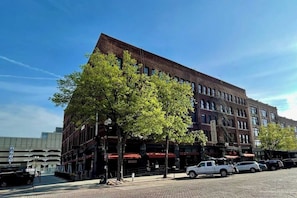 Exterior - This serviced apartment is a 0 bedroom(s), 2 bathrooms, located in Omaha, NE. (Omaha)