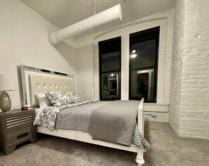 2 室のベッドルーム、アイロン / アイロン台、旅行用ベビーベッド、WiFi (無料)