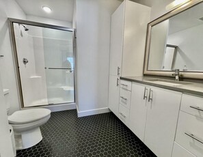 Hårføner og håndklær
