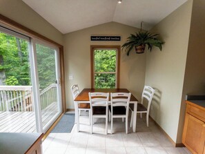 Dining - Traverse City Therapy-HotTub/PoolTable/Fireplace (Traverse City)