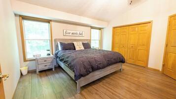 4 bedrooms, iron/ironing board, travel cot, free WiFi