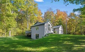 Exterior - Traverse City Therapy-HotTub/PoolTable/Fireplace (Traverse City)