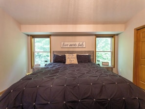 4 bedrooms, iron/ironing board, travel crib, free WiFi