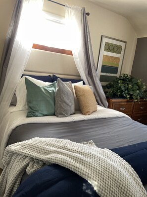 4 bedrooms, desk, iron/ironing board, free WiFi - Charming 4 Br 2Ba Duplex (Baltimore)