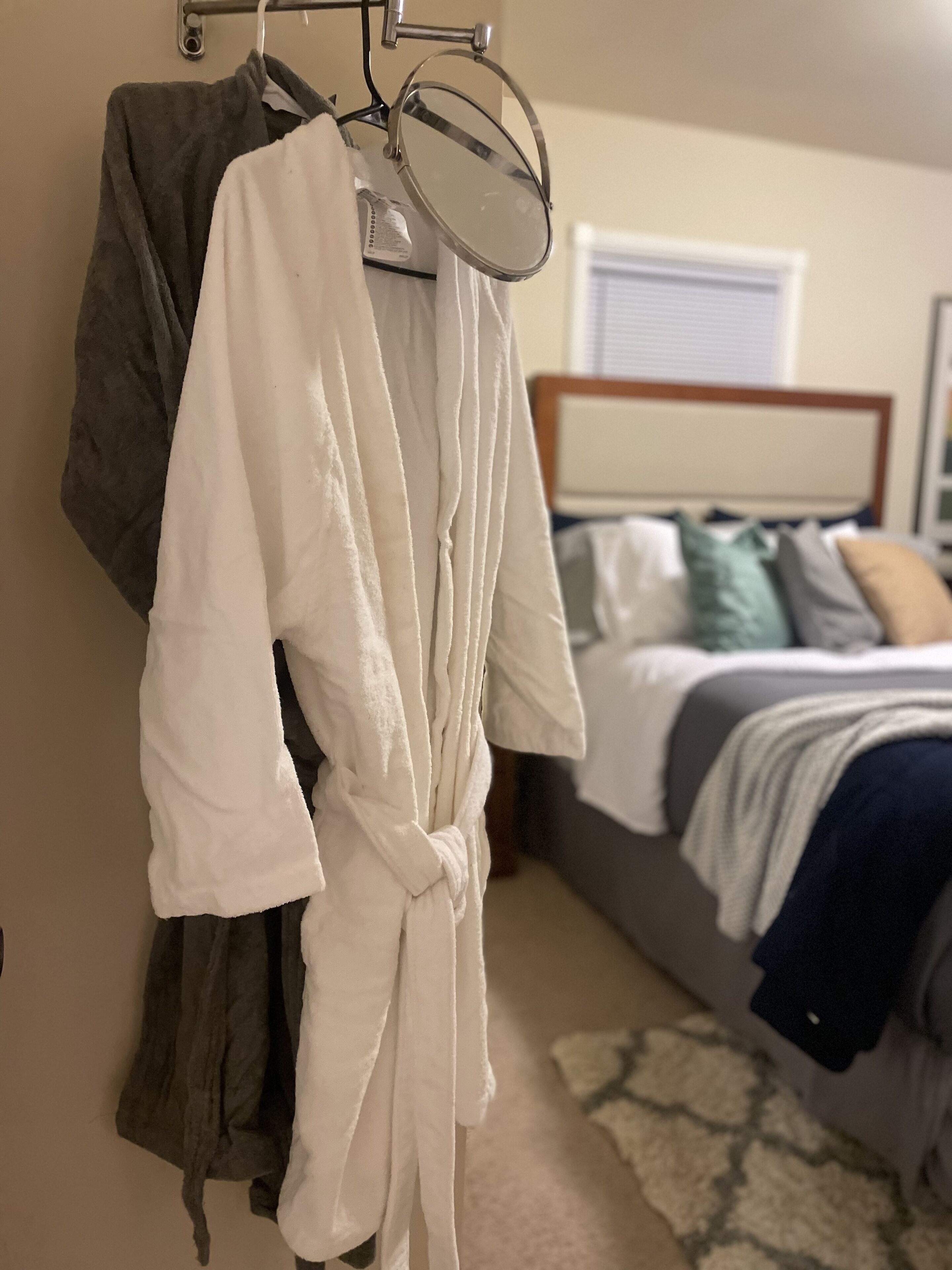 4 habitaciones, escritorio, tabla de planchar con plancha y wifi gratis 