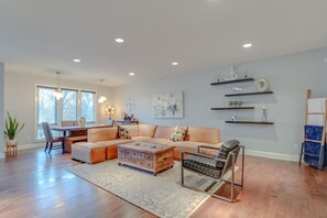 TV - Modern Eastside Escape (Nashville)