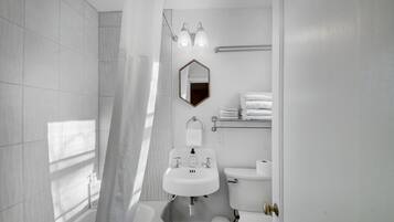 Handdukar, tvÄl, schampo och toalettpapper