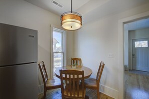 Dining - Quincy Street, quiet & downtown historic district charm (Rapid City)