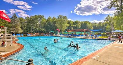 Cozy Fun Chalet: Game rm-Gym-Firepit-EV Charger-Pet Friendly, Cmty Beach & Pool!