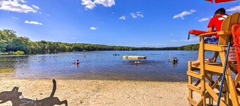 Cozy Fun Chalet: Game rm-Gym-Firepit-EV Charger-Pet Friendly, Cmty Beach & Pool!