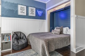 3 bedrooms, iron/ironing board, travel cot, free WiFi