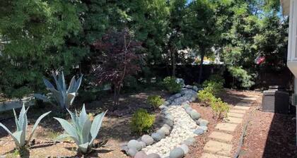 Gorgeous Long Beach Bungalow (No Smoking)