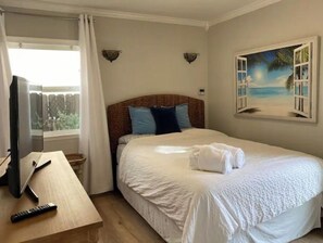 3 bedrooms, in-room safe, iron/ironing board, travel cot