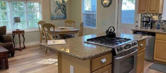 Gorgeous Long Beach Bungalow (No Smoking)