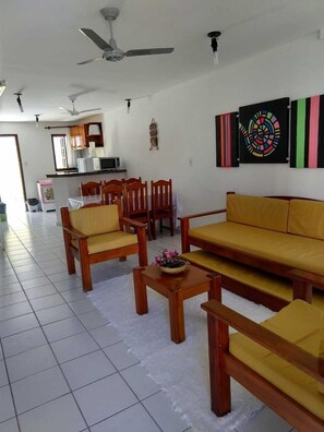 Apartment | Living area - Flat aconchegante - perto do AxeMoi (Porto Seguro)