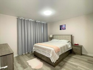 3 bedrooms, desk, iron/ironing board, free WiFi