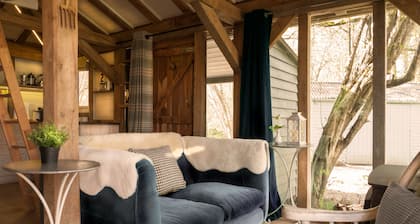 Luxury Boltholes | Cabin in the woods with hot tub