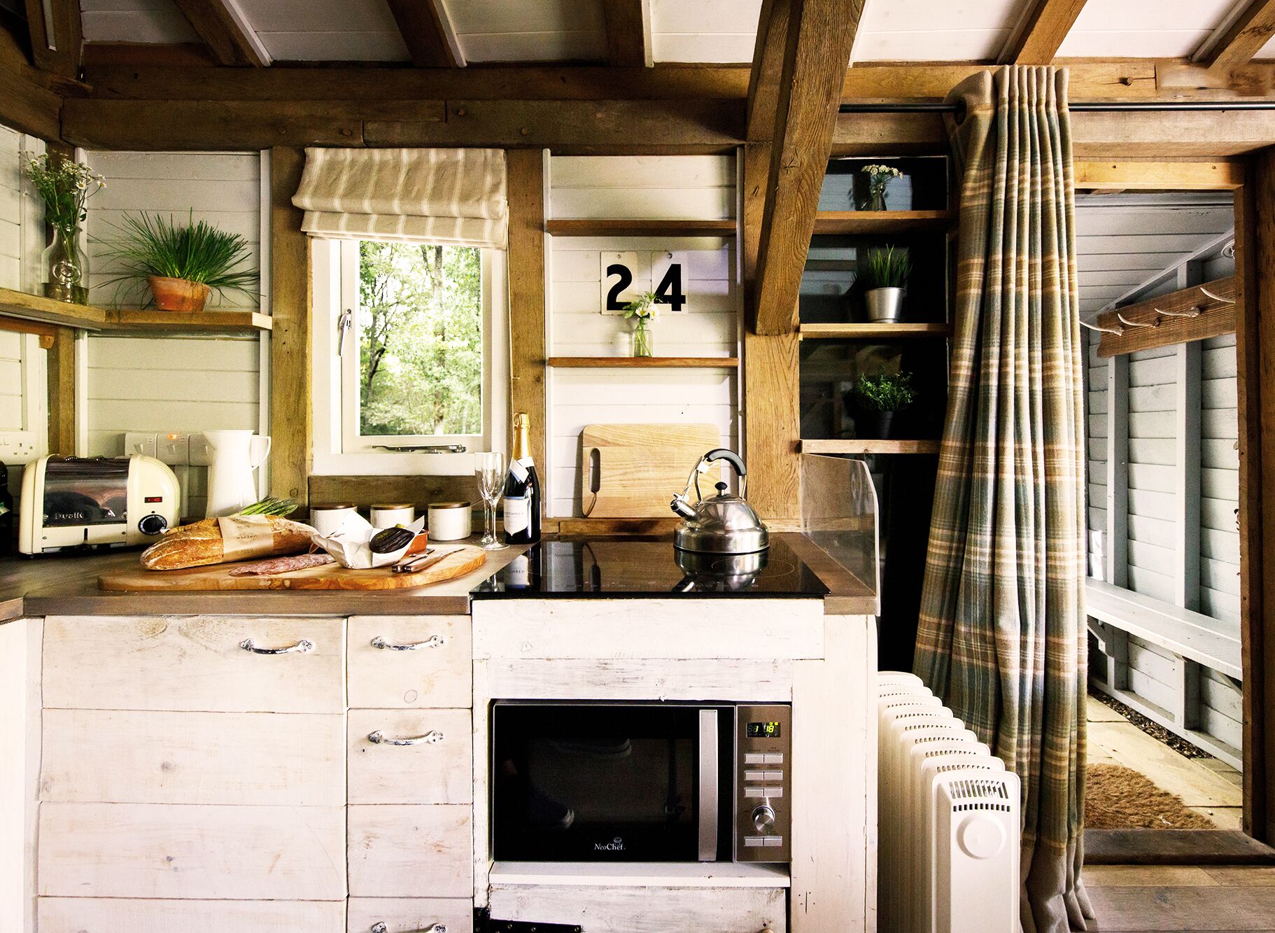 冰箱、微波炉、烤箱、炉灶