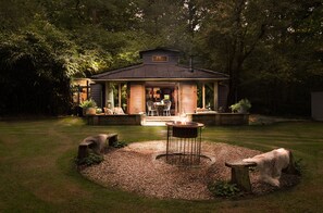 Terrace/patio - Cabin in the woods with hot tub | Perfect for two (The Haven)