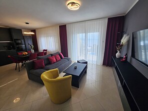 Smart TV, DVD player, stereo - APARTMENTS GROZIC **** OPATIJA - APARTMENT A2 (Opatija)