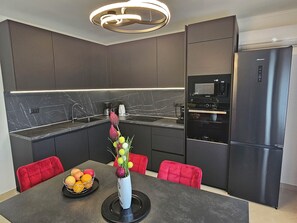 Fridge, microwave, oven, stovetop - APARTMENTS GROZIC **** OPATIJA - APARTMENT A2 (Opatija)