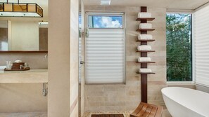 Bathtub, hair dryer, towels - 6 BR Villa On Crocus Bay with Pool & Concierge (Crocus Bay)