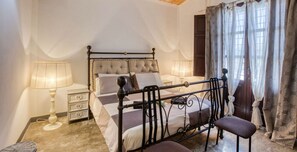 2 chambres, fer et planche à repasser, Wi-Fi, draps fournis