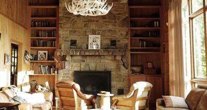 Cozy Cabin on 84 acres with creek and spring fed pond