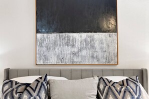 3 slaapkamers, een strijkplank/strijkijzer, reisbedje, wifi