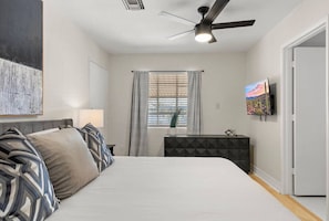 3 habitaciones, tabla de planchar con plancha, cuna de viaje y wifi