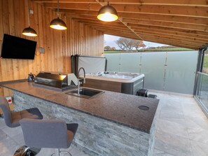 Interior - Fron Haul - Robin Goch (Ruthin)