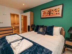 2 bedrooms, individually decorated, individually furnished, free WiFi - A Stone's Throw (Torpoint)