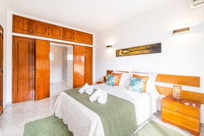 4 makuuhuonetta, silitysrauta/-lauta, ilmainen Wi-Fi, vuodevaatteet