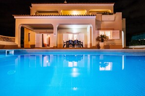 Piscine extérieure, piscine chauffée