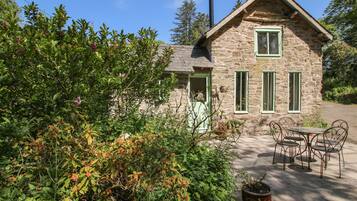 Cottage | Property grounds