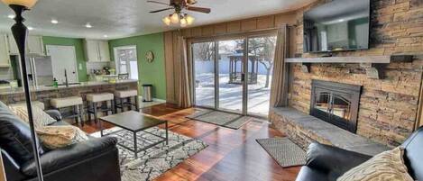 Smart TV, fireplace, ping pong